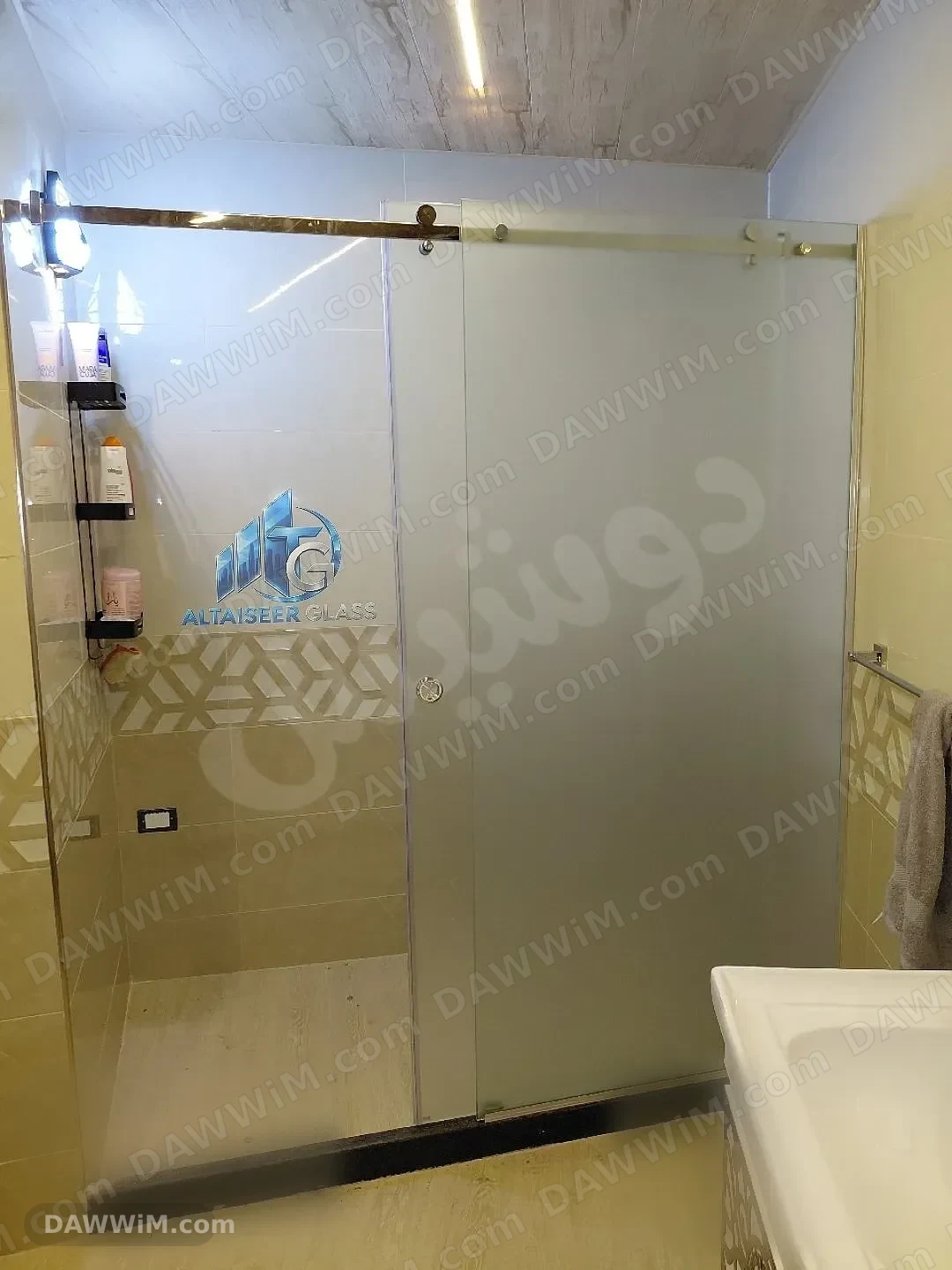 خدمات توريد وتركيب الزجاج والمرايا وواجهات السيكوريت