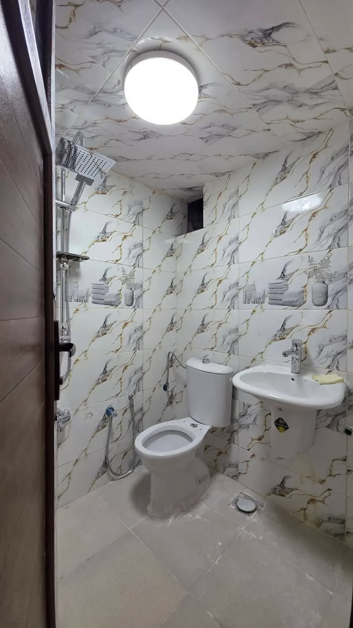 شقة سكنية للبيع في الأكرمية - 4 غرف وصالون - 120 م²