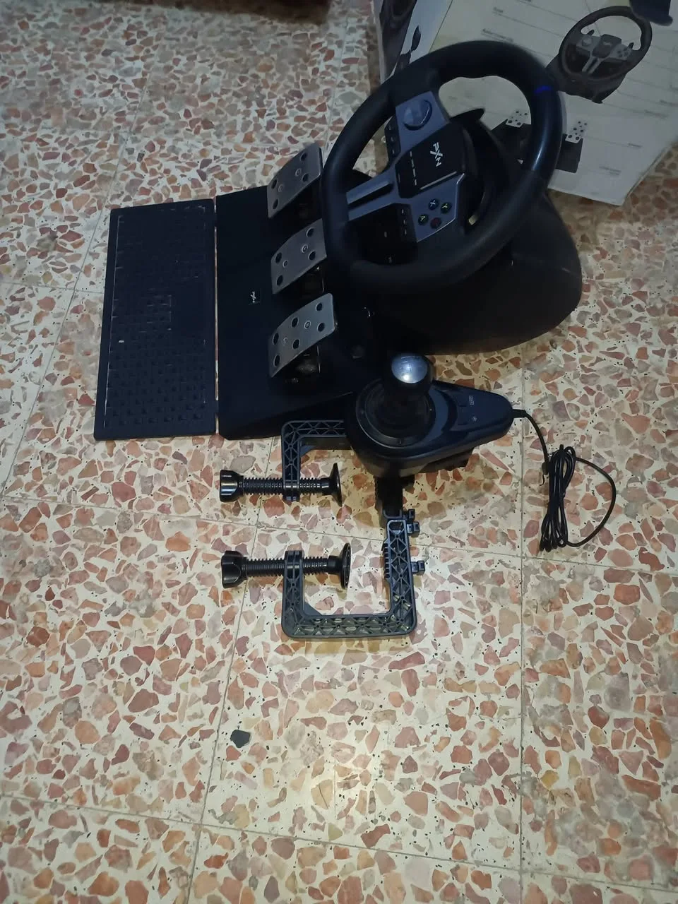 دركسيون ألعاب V9 مستعمل للبيع