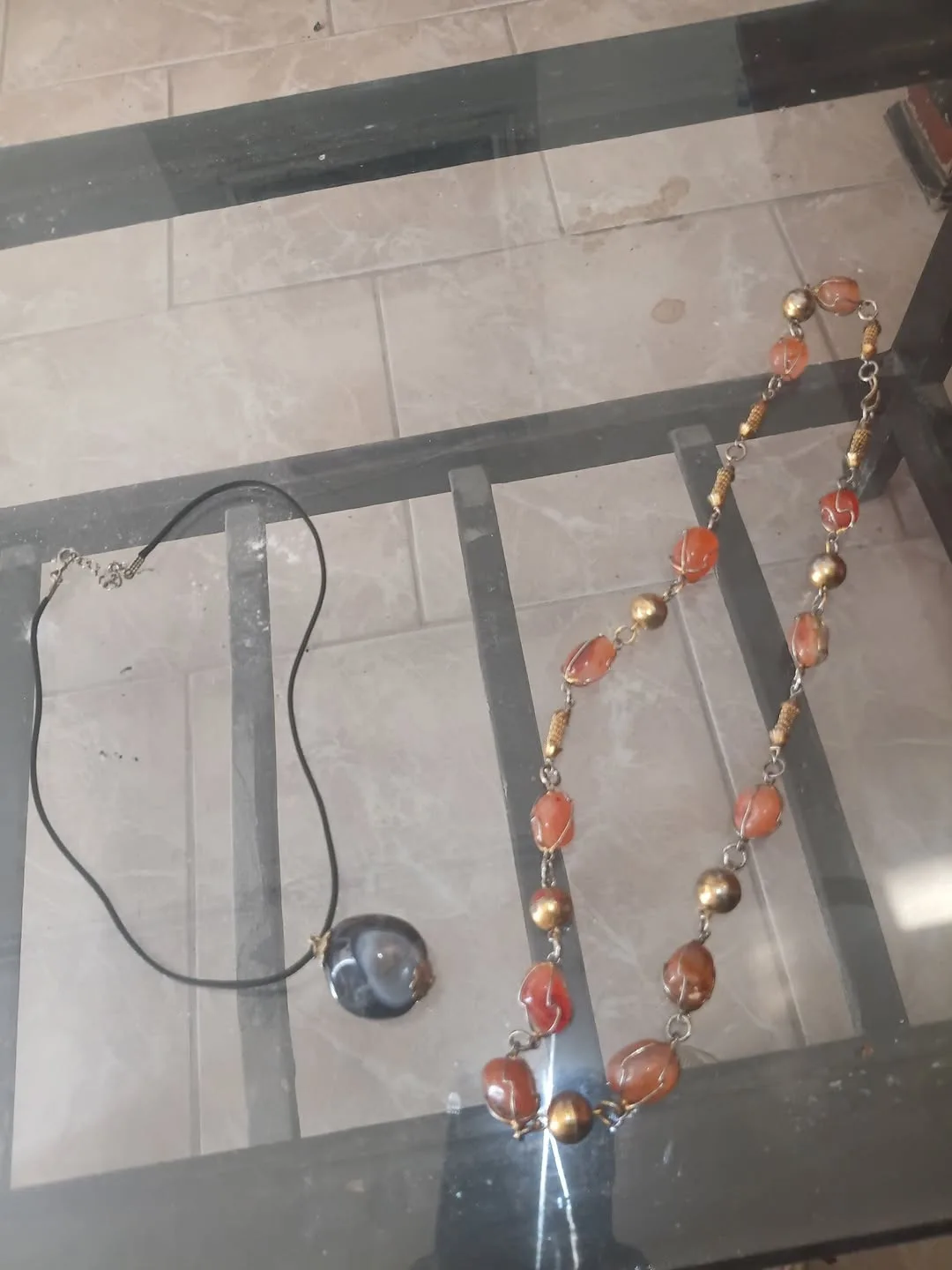عقد حجار كريمة للبيع