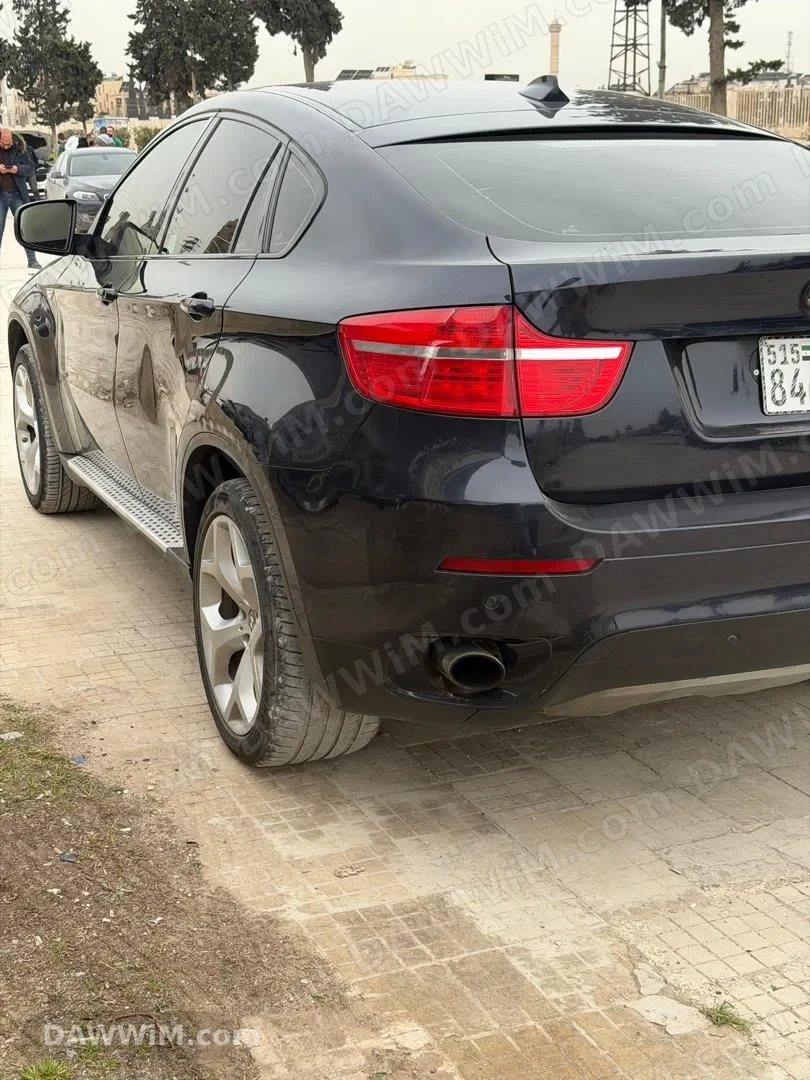 سيارة BMW X6 موديل 2011