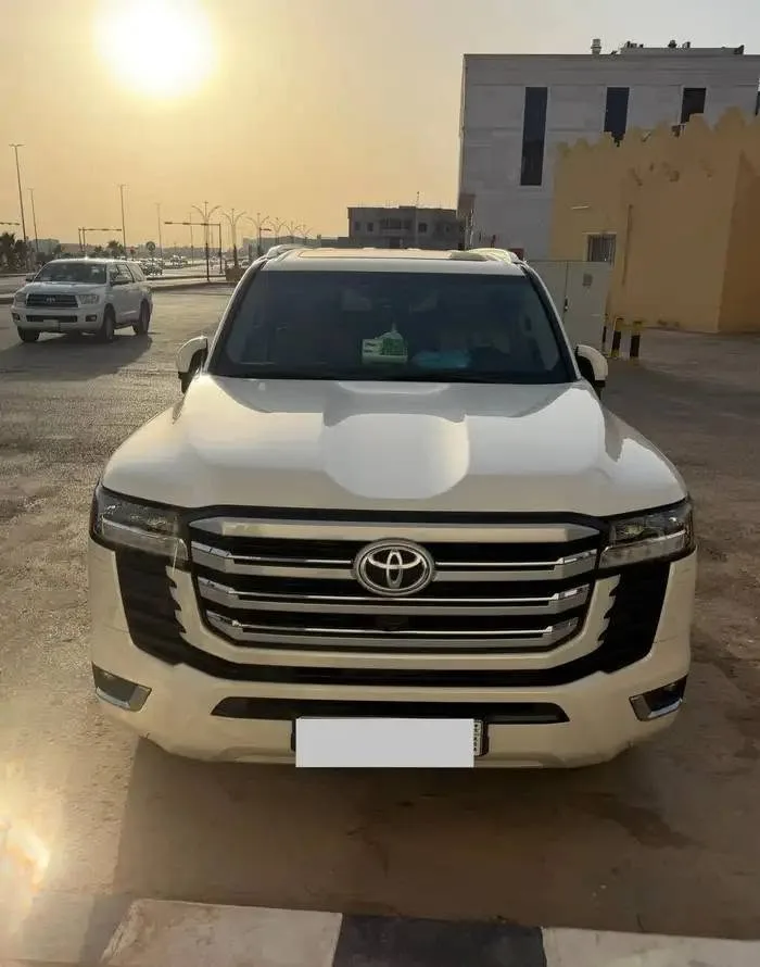 تويوتا لاندكروزر GXR 2024 للبيع