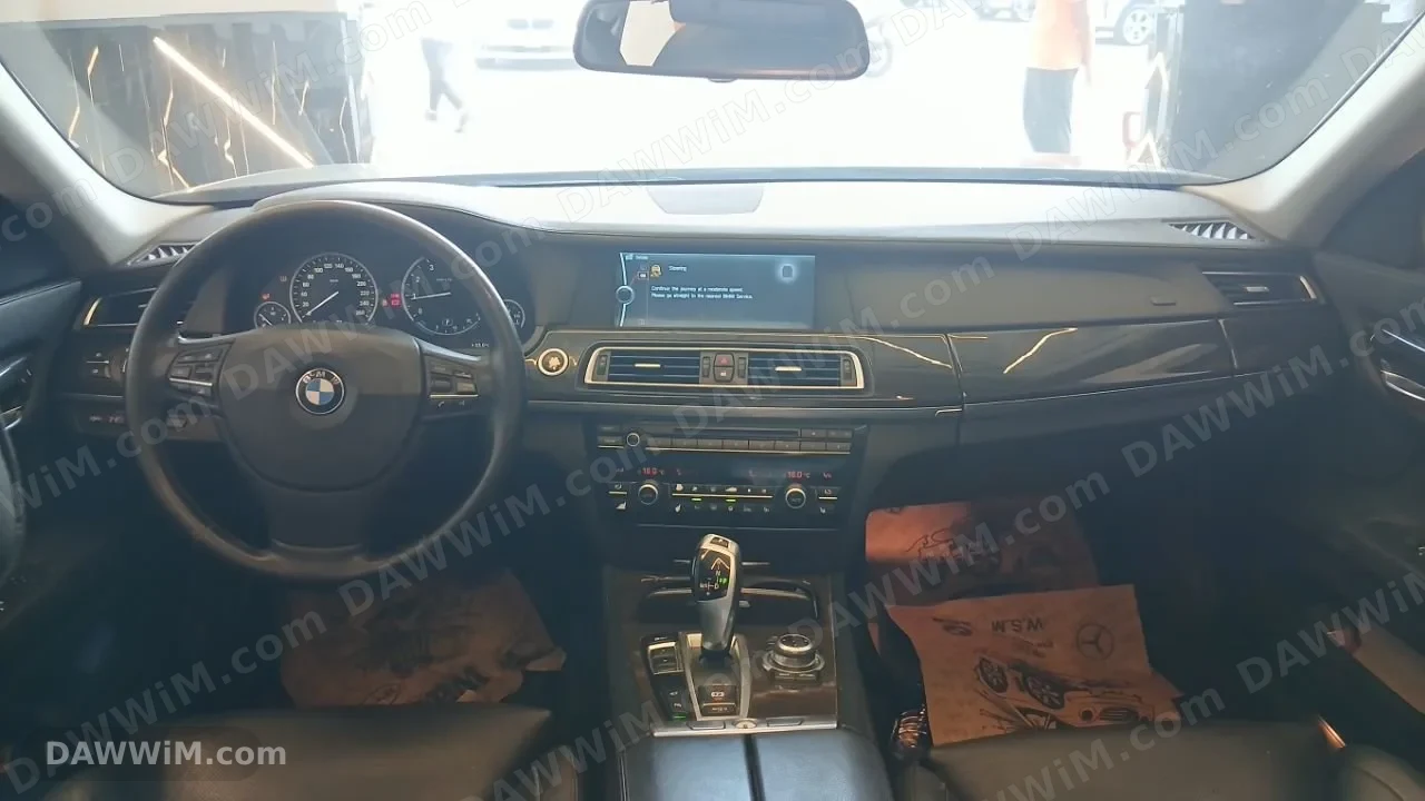سيارة BMW 740 موديل 2012