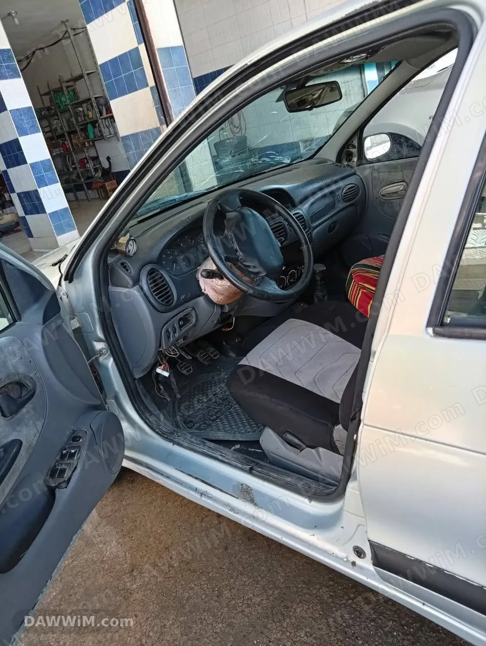 سيارة رينو موديل 2002 للبيع