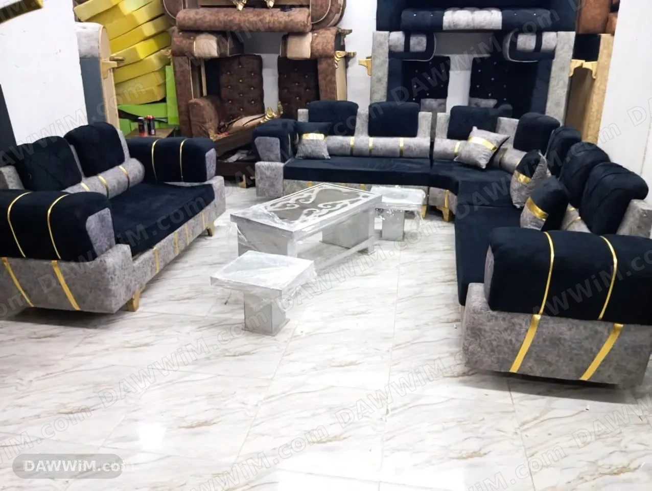 طقم كنب وطاولات هدية بمواصفات مميزة