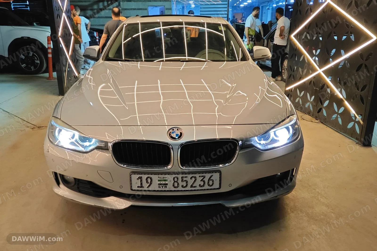 سيارة بي إم دبليو 320i موديل 2014 للبيع