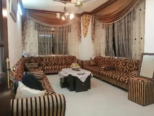 بيت أرضي مع وجيبة في ريف دمشق
