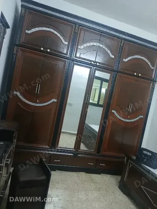 غرفة نوم خشب زان بحالة ممتازة