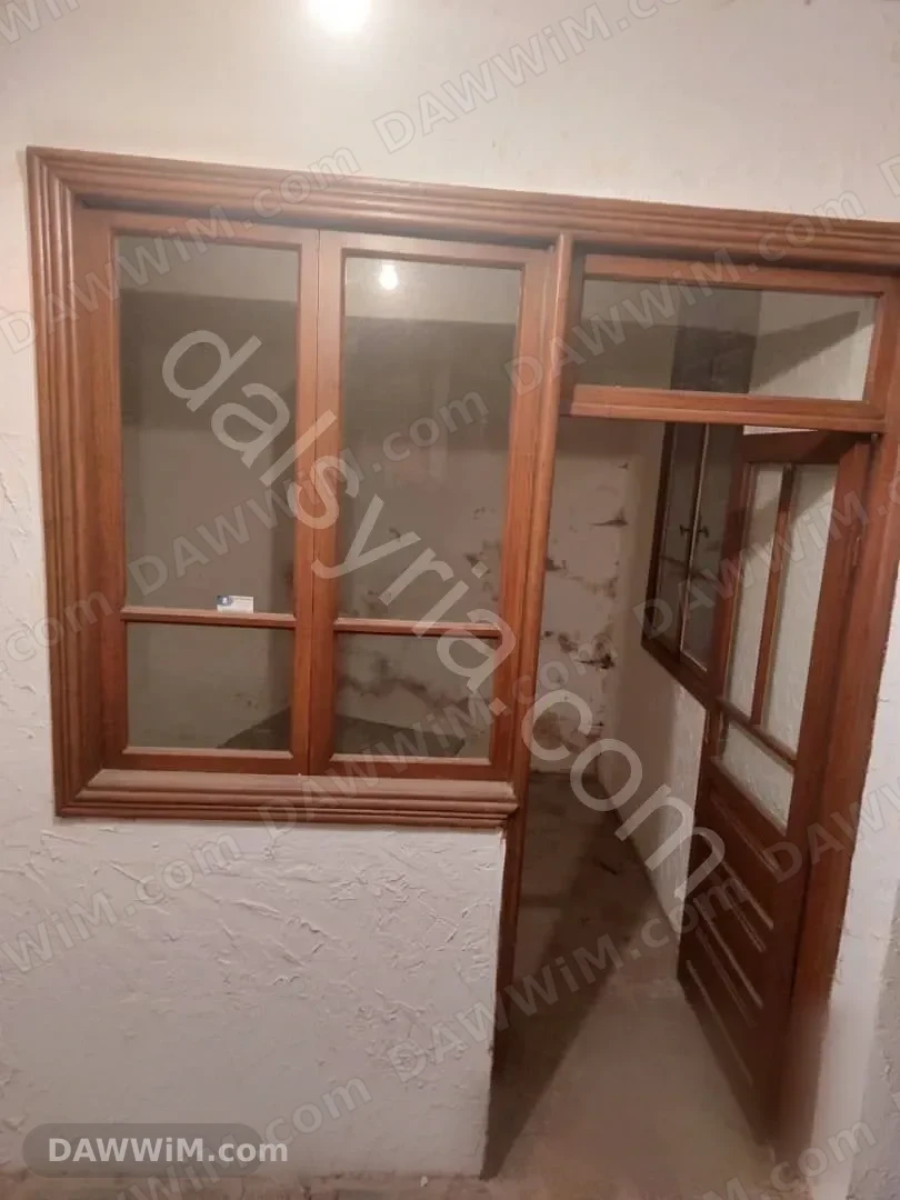 قبو تجاري للبيع أو للإيجار في شارع الملك فيصل دمشق
