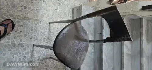 ٤ كراسي مستعملة ظهر خشب وأرجل كروم