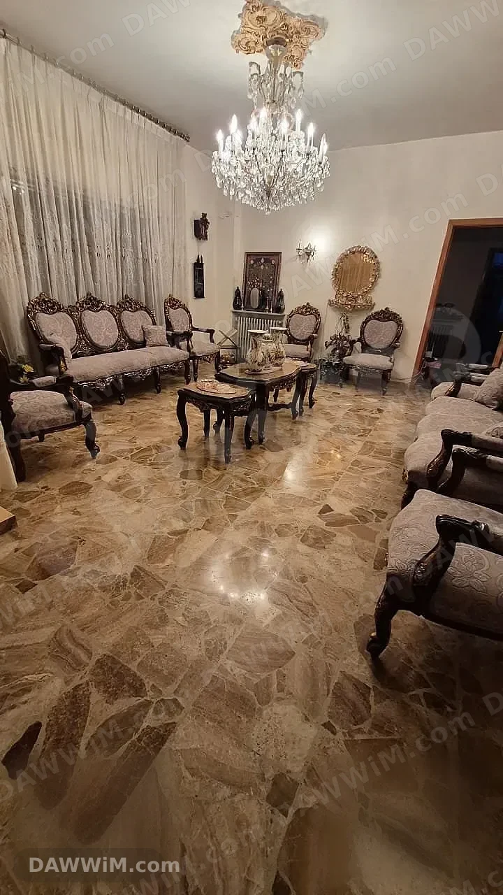 شقة فاخرة للبيع في المزة فيلات غربية مساحة 370 م²
