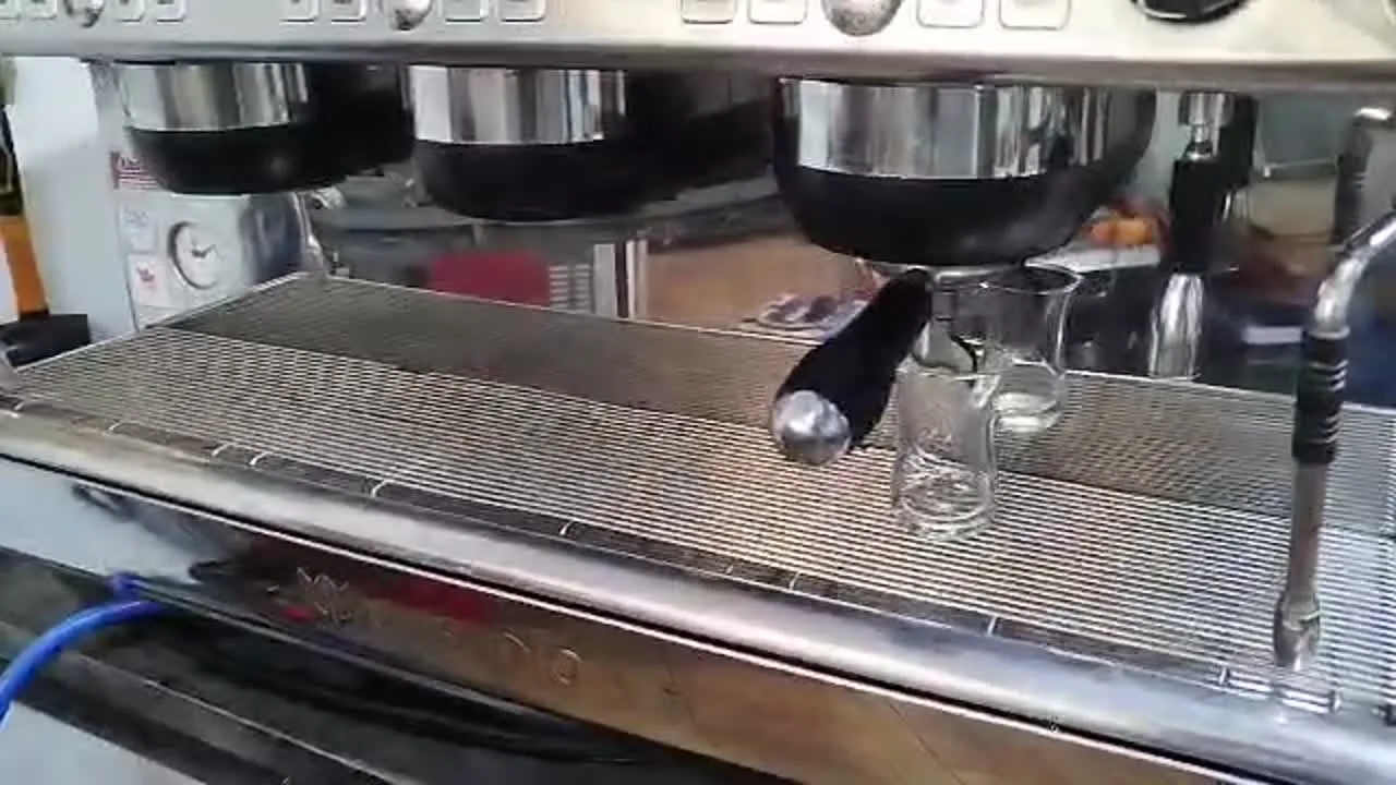 ماكينة قهوة مستعملة للبيع في حلب